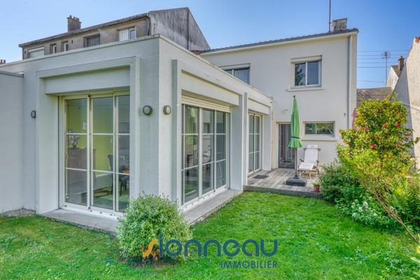 Propriete
                                                                                                                                                                                                                                                                                                                        5 pièce(s)                                                                                                                                                                                                          4 chambre(s)                                                                                                                                                                                                          170  m²