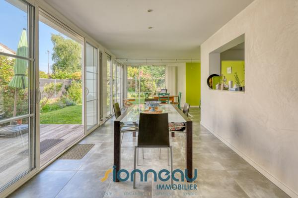 Propriete
                                                                                                                                                                                                                                                                                                                        5 pièce(s)                                                                                                                                                                                                          4 chambre(s)                                                                                                                                                                                                          170  m²