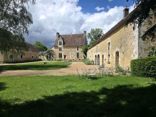 Manoir Percheron ISMH du XVIe siècle et ses dépendances, sur parc et jardin