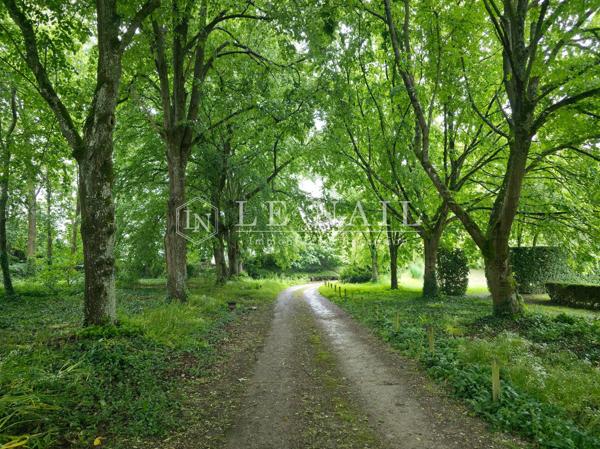 Manoir Percheron ISMH du XVIe siècle et ses dépendances, sur parc et jardin