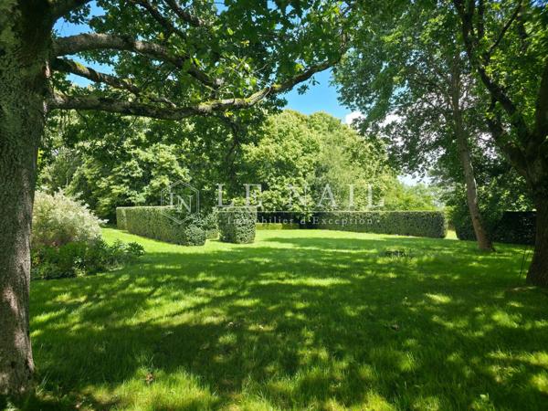 Manoir Percheron ISMH du XVIe siècle et ses dépendances, sur parc et jardin