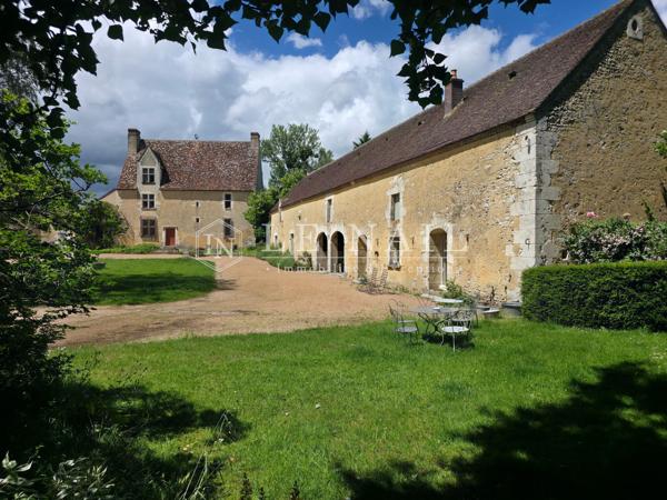 Manoir Percheron ISMH du XVIe siècle et ses dépendances, sur parc et jardin