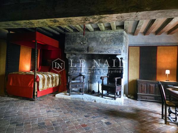 Manoir Percheron ISMH du XVIe siècle et ses dépendances, sur parc et jardin