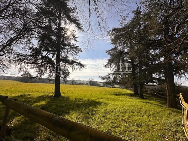 Château du XIXe siècle au cœur d'un domaine de 60 hectares à 30km de Nantes