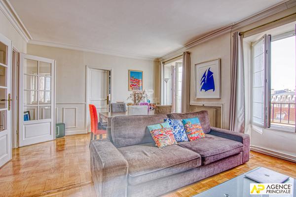 Versailles Notre-Dame Appartement 4 pièces 71 m² carrez situé au 5ème et dernier étage avec ascenseur, cave et box €630 000 ** - Référence 27275