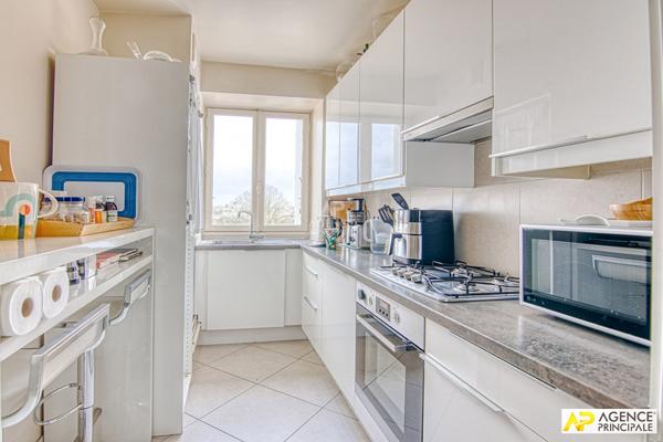 Versailles Notre-Dame Appartement 4 pièces 71 m² carrez situé au 5ème et dernier étage avec ascenseur, cave et box €630 000 ** - Référence 27275
