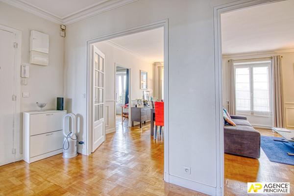 Versailles Notre-Dame Appartement 4 pièces 71 m² carrez situé au 5ème et dernier étage avec ascenseur, cave et box €630 000 ** - Référence 27275