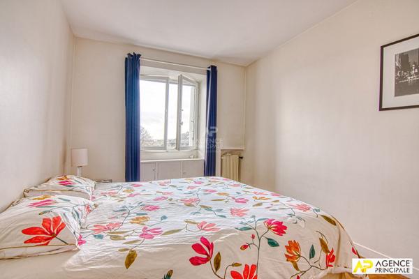 Versailles Notre-Dame Appartement 4 pièces 71 m² carrez situé au 5ème et dernier étage avec ascenseur, cave et box €630 000 ** - Référence 27275
