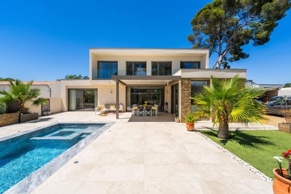 Vente Villa de luxe Marseille 12 8 Pièces 230 m²