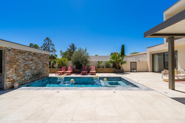 Vente Villa de luxe Marseille 12 8 Pièces 230 m²