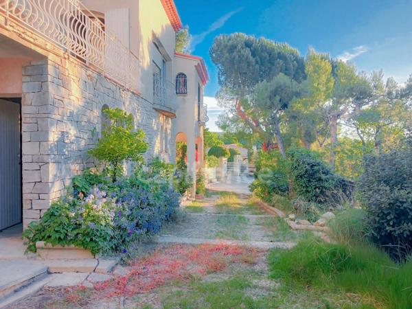 À vendre, Villa 183 m² + Appartement de 80 m², Terrain 1 110 m², Sausset Les Pins, PACA (13)