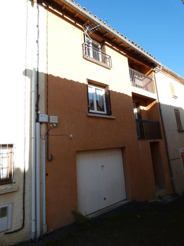 Immeuble de rapport composé de 2 appartements T2 de 35m² avec un garage en RDC.