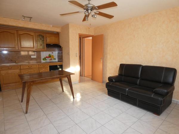 Immeuble de rapport composé de 2 appartements T2 de 35m² avec un garage en RDC.