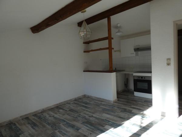 Immeuble de rapport composé de 2 appartements T2 de 35m² avec un garage en RDC.