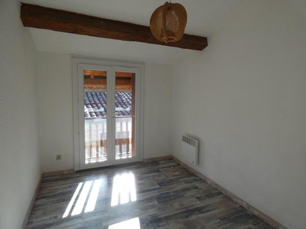 Immeuble de rapport composé de 2 appartements T2 de 35m² avec un garage en RDC.