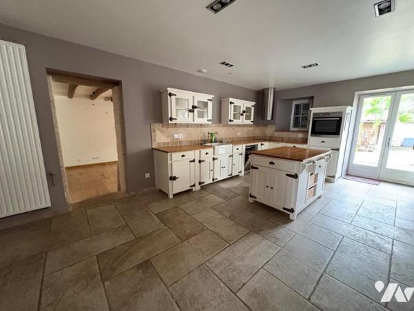 MAGNE, belle maison ancienne de 249 m²