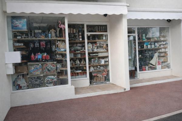 Dpt Charente Maritime (17), à vendre LA PALMYRE Local commercial