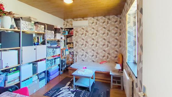 Maison en pierre rénovée avec piscine, alliant charme de l’ancien et confort moderne