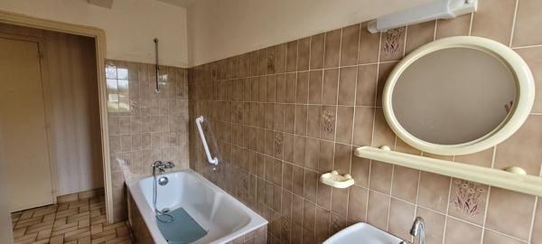 Maison non mitoyenne sur s/sol, Potentiel.