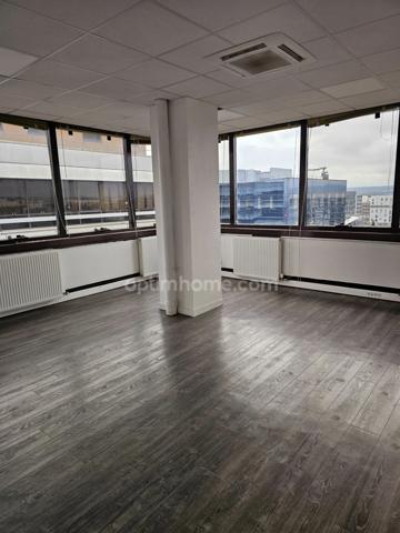 Bureau de 27 m2 à louer à Cergy Préfecture