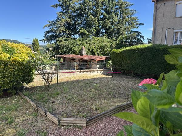 Maison de village avec garage et jardin