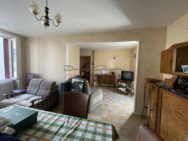 Maison de village avec garage et jardin
