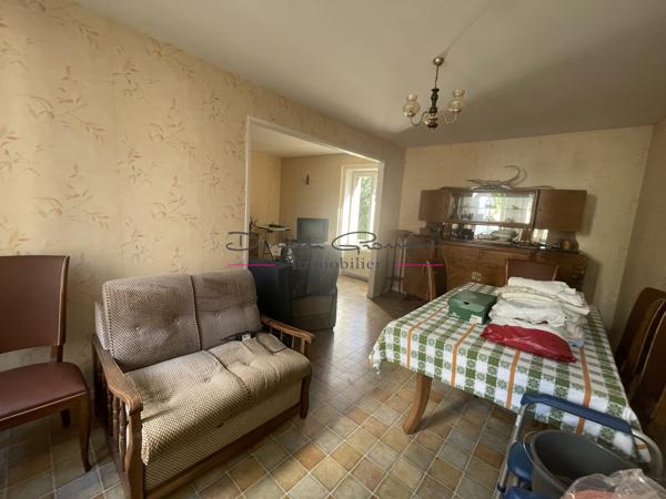 Maison de village avec garage et jardin
