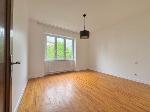Lumineux T3 rénové avec son garage, son balcon, sa cave au coeur de Thionville