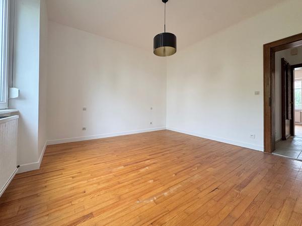 Lumineux T3 rénové avec son garage, son balcon, sa cave au coeur de Thionville