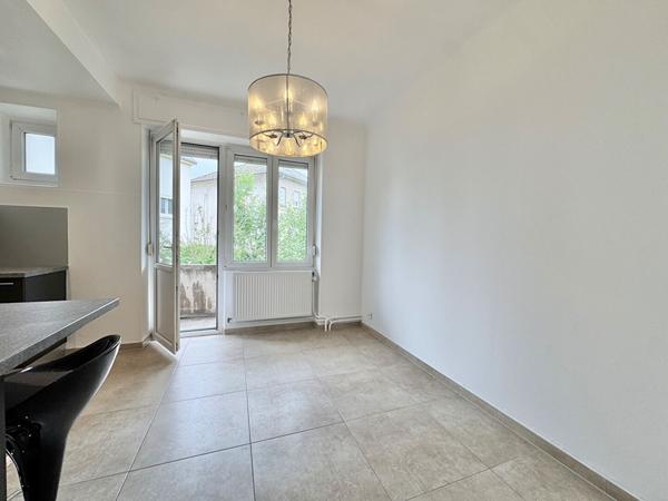 Lumineux T3 rénové avec son garage, son balcon, sa cave au coeur de Thionville