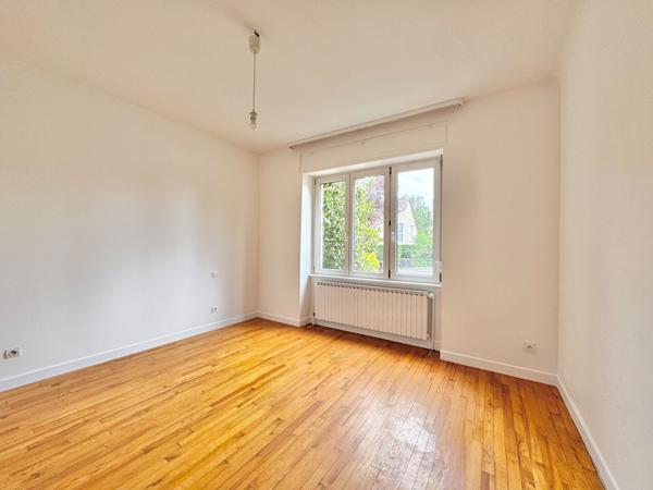Lumineux T3 rénové avec son garage, son balcon, sa cave au coeur de Thionville