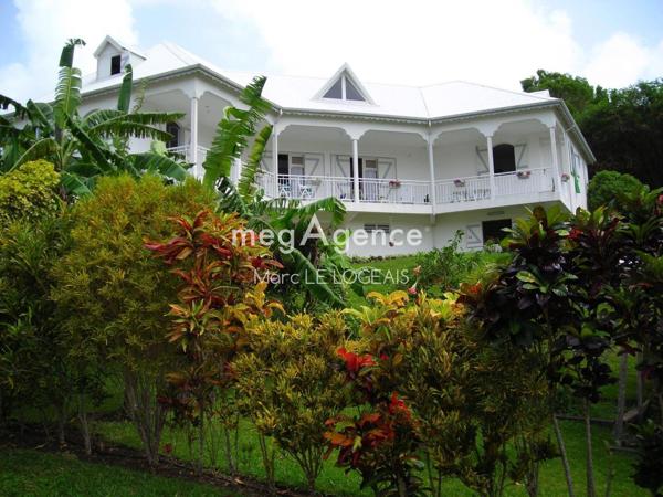 Maison à MORNE-A-L'EAU, 97111 - 7 pièces 180m²