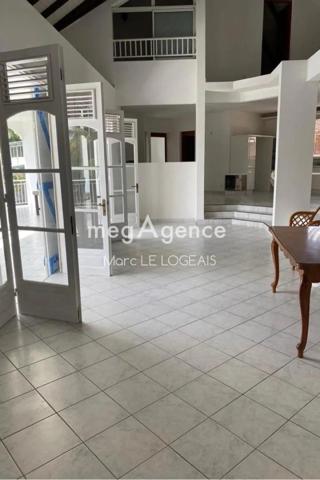 Maison à MORNE-A-L'EAU, 97111 - 7 pièces 180m²