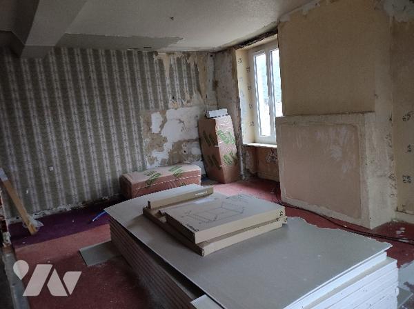 Un immeuble (ancien Hôtel – Restaurant)