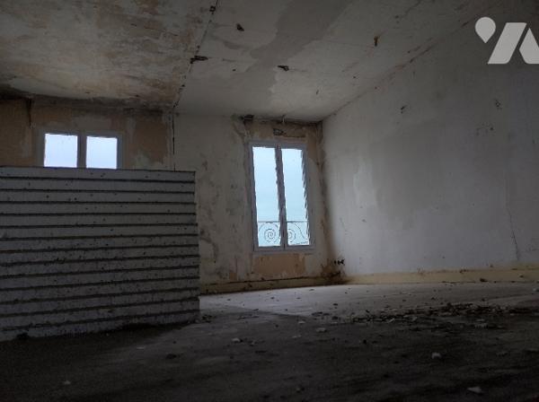 Un immeuble (ancien Hôtel – Restaurant)