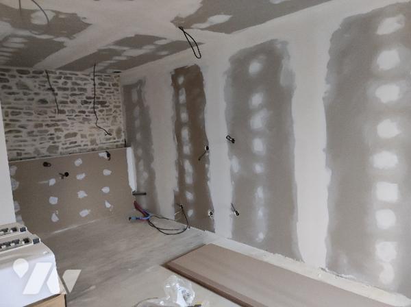 Un immeuble (ancien Hôtel – Restaurant)