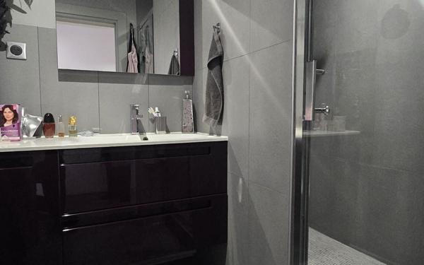 Appartement à vendre    2 pièces • 52,80 m2 Paris 12