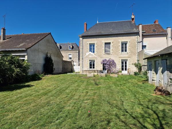 CENTRE DE DANGE ST ROMAIN, Vue sur le jardin, avec sa cour fermée