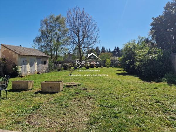 CENTRE DE DANGE ST ROMAIN, Vue sur le jardin, avec sa cour fermée
