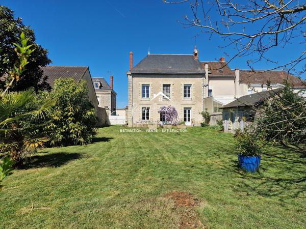 CENTRE DE DANGE ST ROMAIN, Vue sur le jardin, avec sa cour fermée