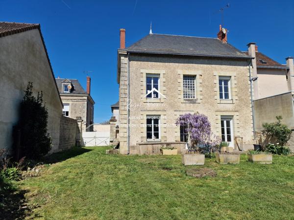 CENTRE DE DANGE ST ROMAIN, Vue sur le jardin, avec sa cour fermée