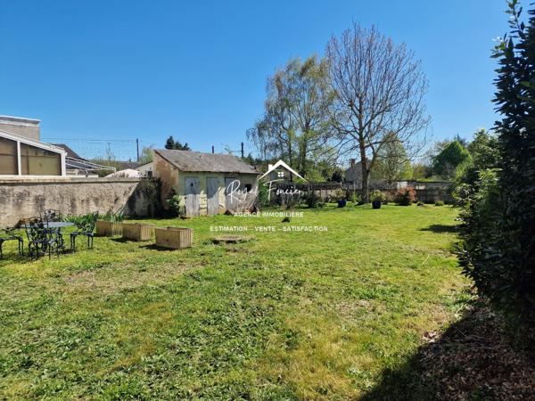 CENTRE DE DANGE ST ROMAIN, Vue sur le jardin, avec sa cour fermée