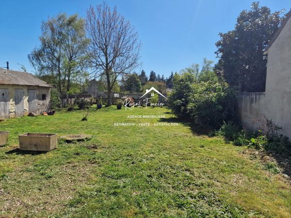 CENTRE DE DANGE ST ROMAIN, Vue sur le jardin, avec sa cour fermée
