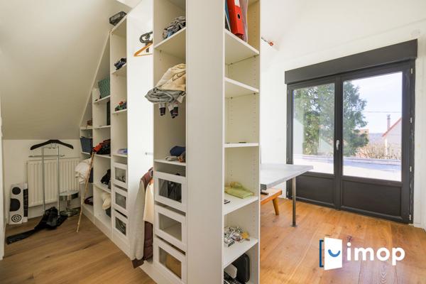 Pavillon individuel contemporain sur 1259 m² de terrain à Sainte Geneviève des Bois