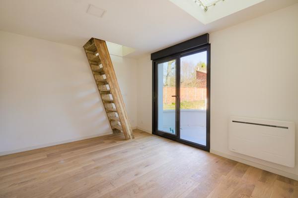 Pavillon individuel contemporain sur 1259 m² de terrain à Sainte Geneviève des Bois