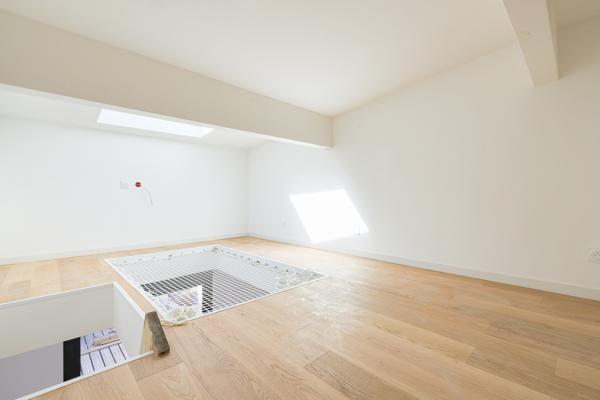 Pavillon individuel contemporain sur 1259 m² de terrain à Sainte Geneviève des Bois