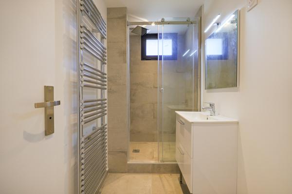 Pavillon individuel contemporain sur 1259 m² de terrain à Sainte Geneviève des Bois
