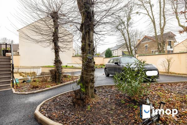 Pavillon individuel contemporain sur 1259 m² de terrain à Sainte Geneviève des Bois