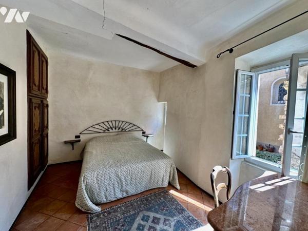 CHATEAUNEUF DE GRASSE - MAISON DE VILLAGE DE 200M² AVEC APERCU MER