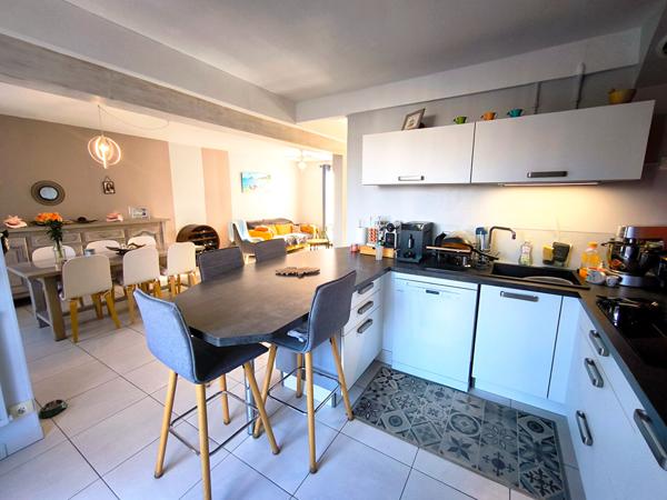 Maison rénovée Carcassonne quatre chambres deux salles d eau séjour 37 m² chauffage gaz panneaux solaires